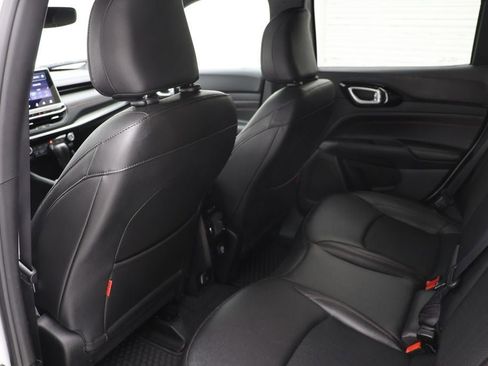 Used 2025 Jeep Compass Trailhawk AWD/4WD image 10