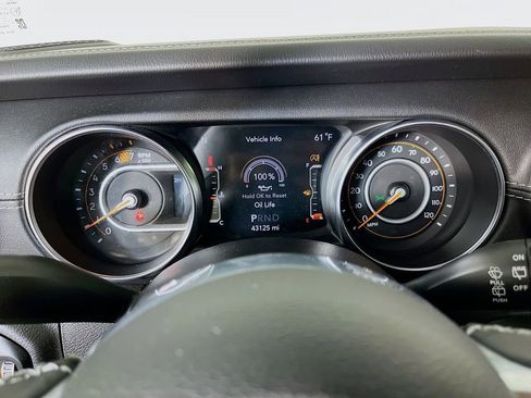 Used 2021 Jeep Wrangler Unlimited Sahara w/ Uconnect 4C Nav & Sound Group AWD/4WD image 18