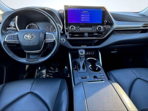 Used 2023 Toyota Highlander XLE image 16