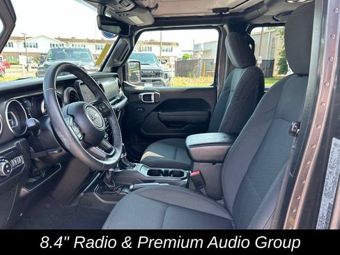 Used 2022 Jeep Gladiator Sport AWD/4WD image 17