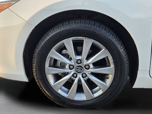 Used 2017 Toyota Camry XLE w/ Moonroof Package FWD image 29