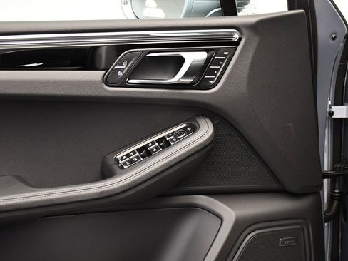 Certified 2026 Porsche Macan image 34