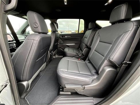 New 2026 Chevrolet Traverse LT image 13