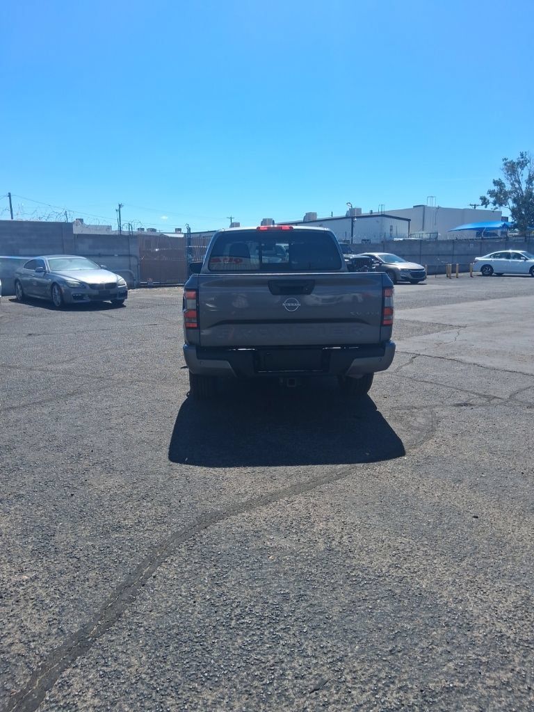Used 2022 Nissan Frontier SV AWD/4WD image 3