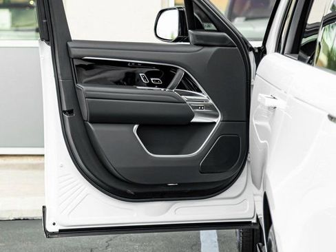 New 2025 Land Rover Range Rover SE image 12