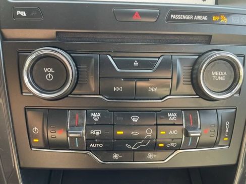 Used 2018 Ford Explorer XLT w/ Equipment Group 202A AWD/4WD image 16