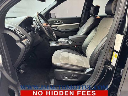 Used 2017 Ford Explorer XLT w/ XLT Technology Feature Bundle image 13