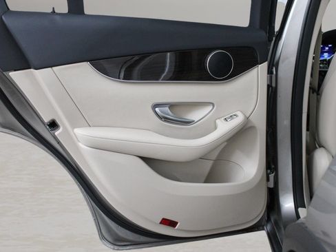 Used 2022 Mercedes-Benz GLC 300 image 24
