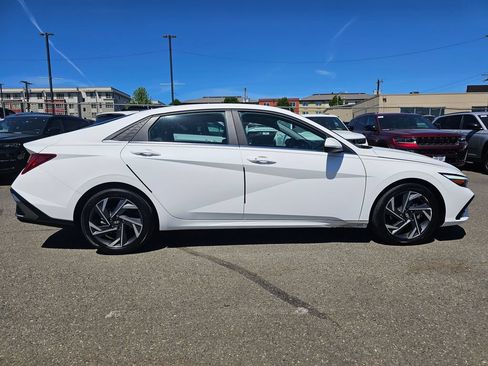 Used 2024 Hyundai Elantra SEL w/ Convenience Package FWD image 8