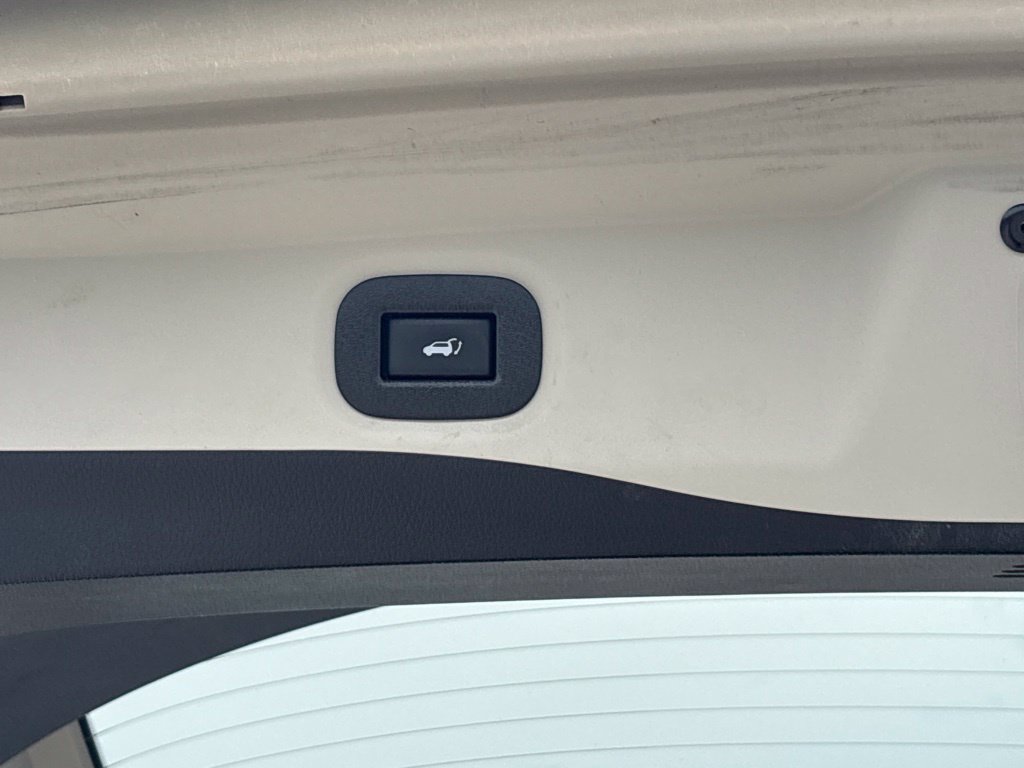 Used 2020 Nissan Rogue SV w/ Premium Package FWD image 17