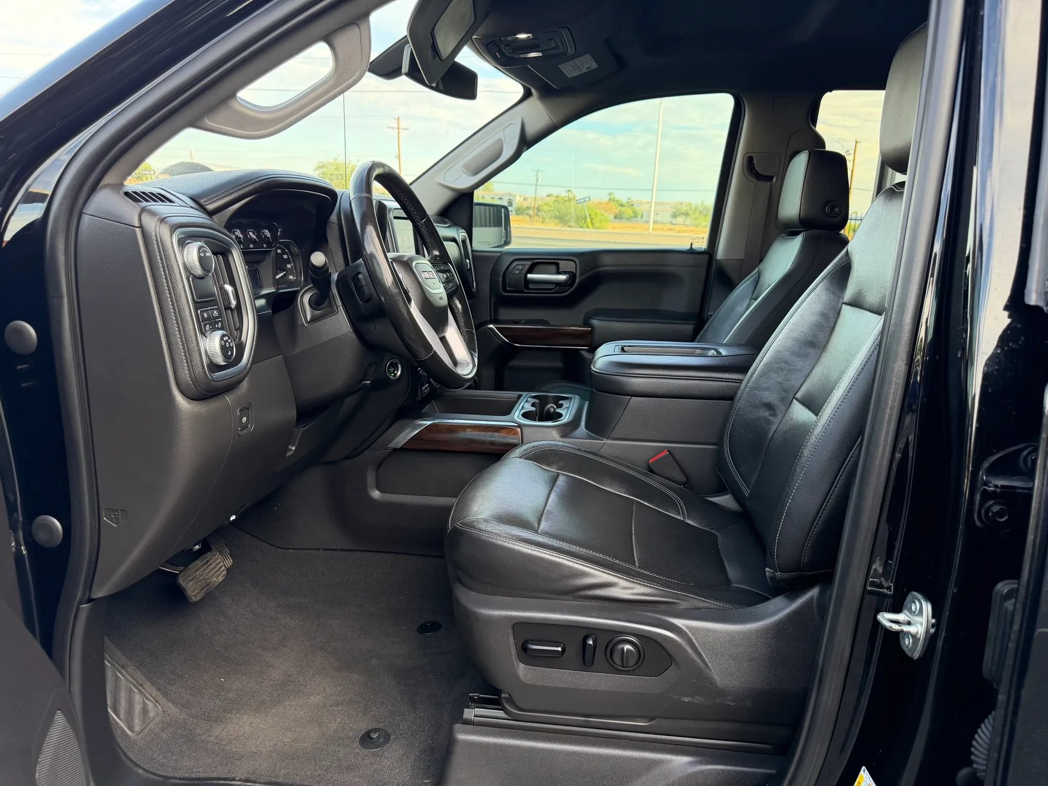 Used 2020 GMC Sierra 1500 SLT RWD image 14