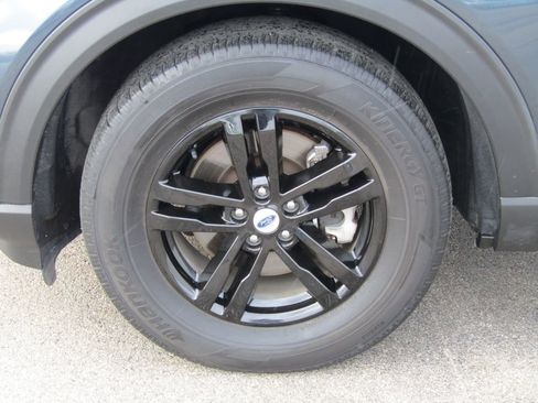 Used 2023 Ford Explorer XLT w/ Equipment Group 202A image 4