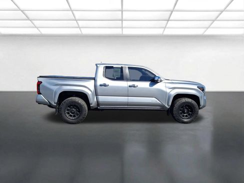 Used 2024 Toyota Tacoma Limited w/ Limited Package (LT) AWD/4WD image 2