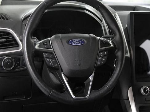 Used 2023 Ford Edge SEL image 5