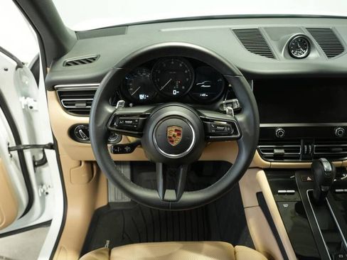 Certified 2025 Porsche Macan image 13