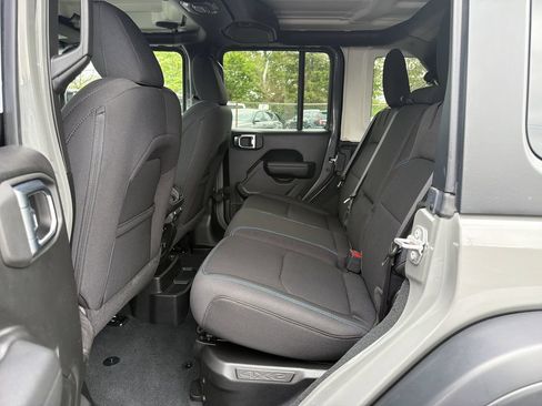 Used 2023 Jeep Wrangler Unlimited Rubicon 4xe w/ Cold Weather Group AWD/4WD image 14