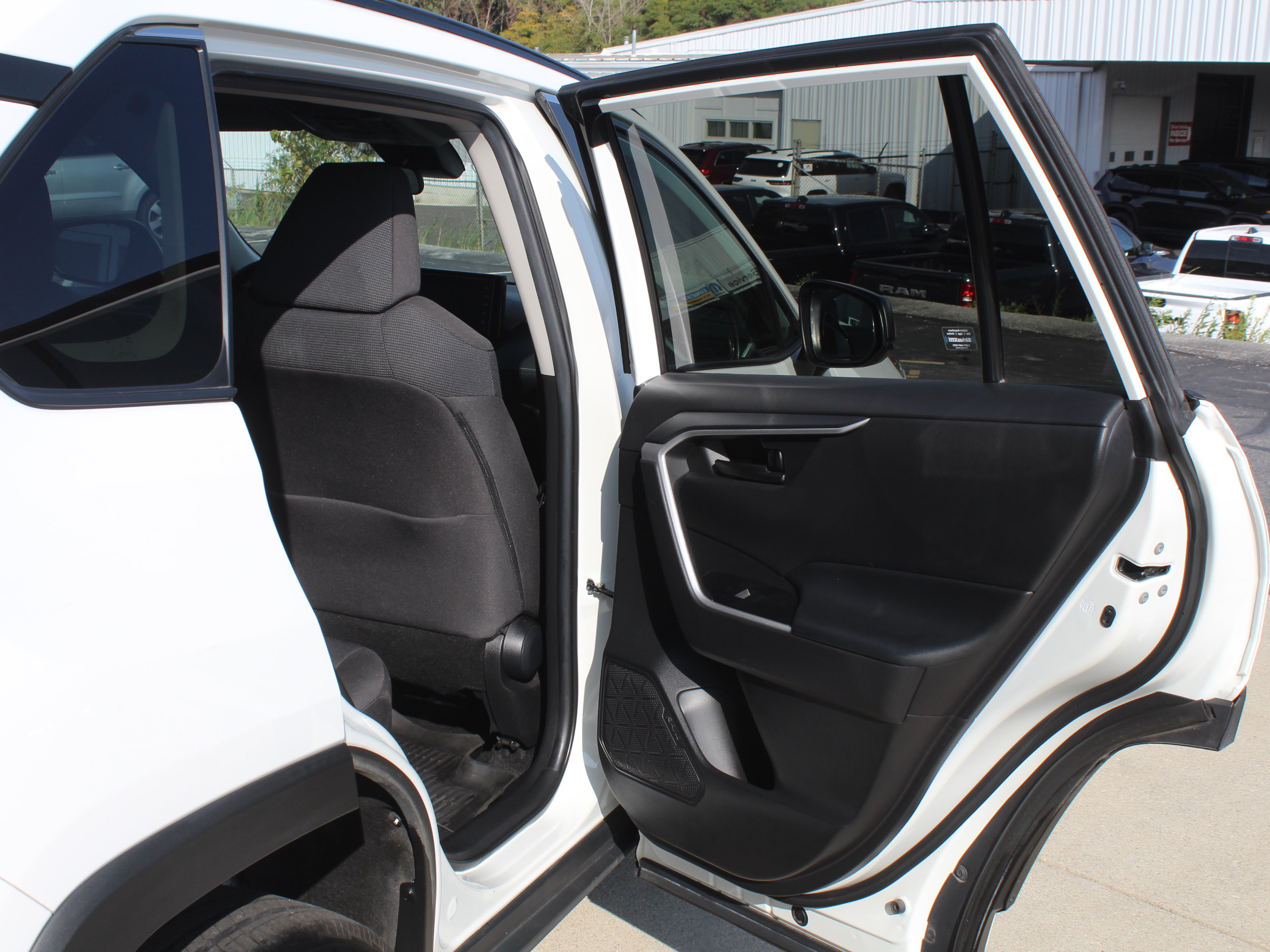 Used 2021 Toyota RAV4 LE AWD/4WD image 23