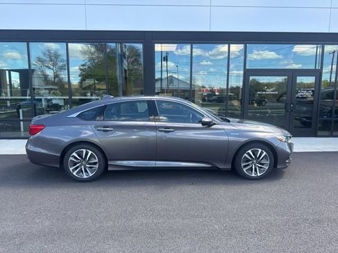 Used 2019 Honda Accord Touring image 2
