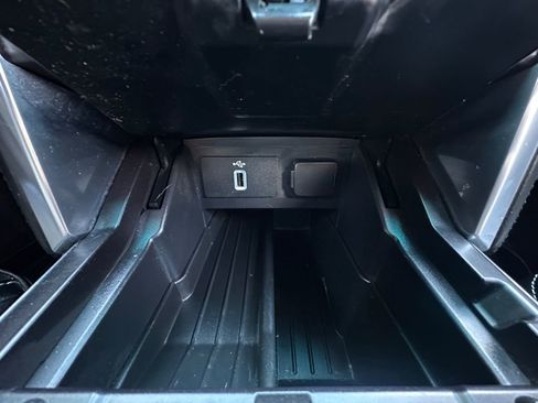 Used 2017 Ford Explorer Platinum image 26