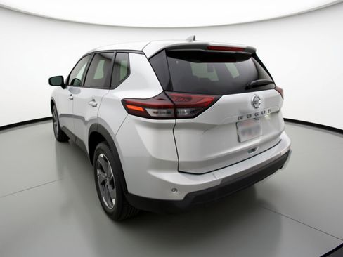 Used 2025 Nissan Rogue SV FWD image 6