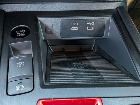 Used 2026 Nissan Kicks SR w/ Illumination Package image 32