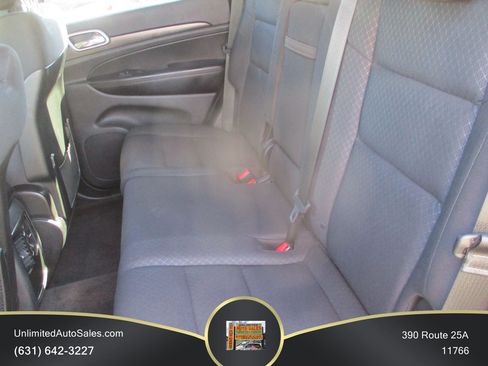 Used 2018 Jeep Grand Cherokee Laredo AWD/4WD image 6