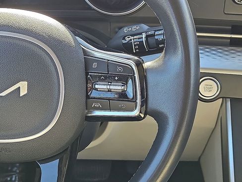 Used 2024 Kia Carnival LX image 20