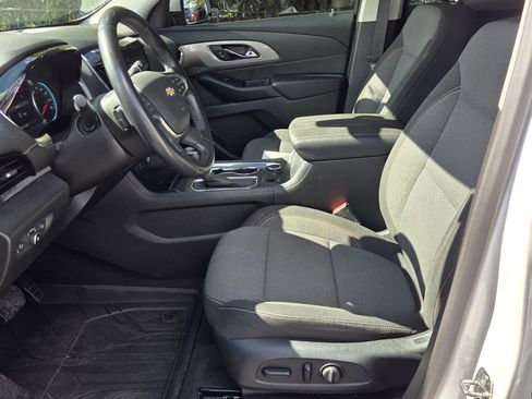 Used 2020 Chevrolet Traverse LT image 3