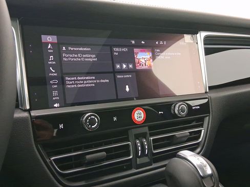 New 2026 Porsche Macan image 25