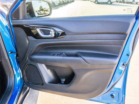 New 2026 Jeep Compass Latitude image 18