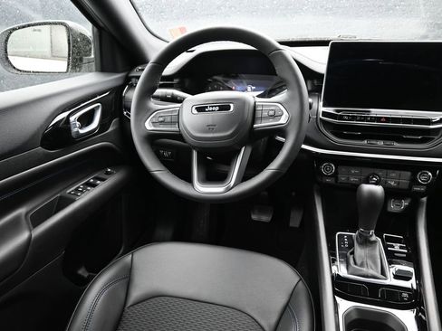 New 2026 Jeep Compass Latitude image 11