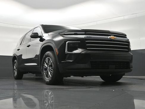 Used 2025 Chevrolet Traverse LT w/ Driver Confidence Package FWD image 31