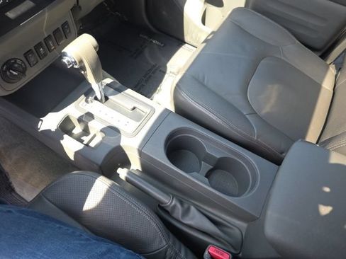 Used 2015 Nissan Frontier SL w/ Moonroof Package AWD/4WD image 29