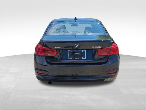 Used 2017 BMW 320i xDrive Sedan AWD/4WD image 5