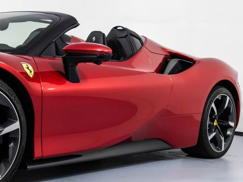 Certified 2023 Ferrari SF90 Spider image 33