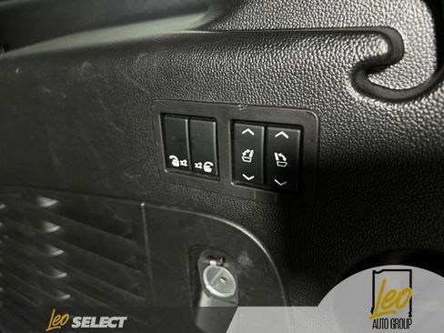 Used 2019 Chevrolet Suburban Premier AWD/4WD image 25