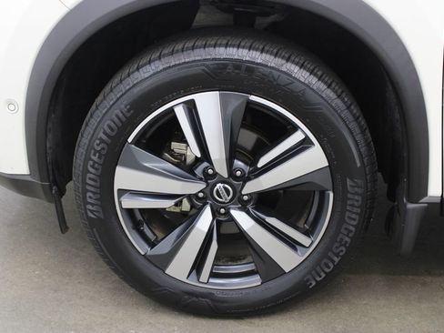 Certified 2021 Nissan Rogue Platinum FWD image 30