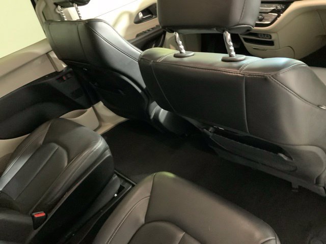 Used 2024 Chrysler Pacifica Limited FWD image 32