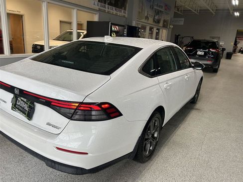 Used 2023 Honda Accord EX image 15