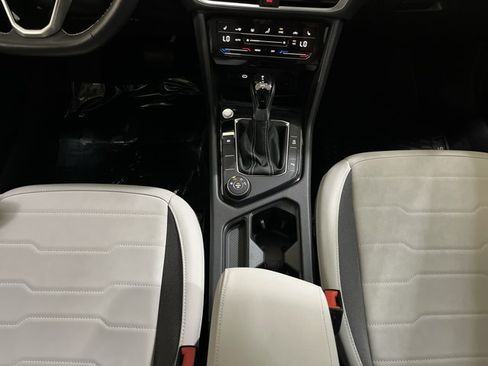 Certified 2025 Volkswagen Taos SE AWD/4WD image 31