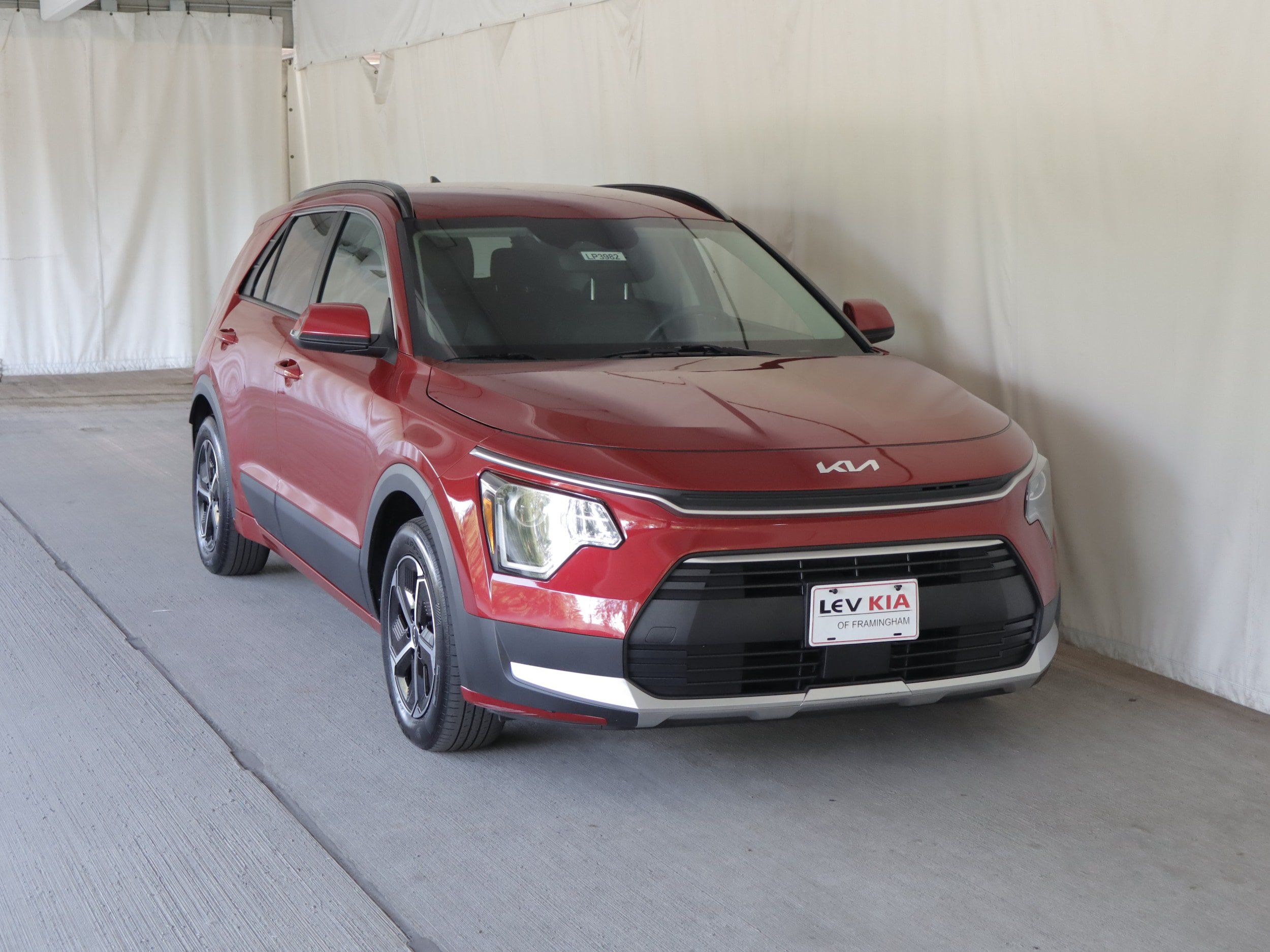 Used 2024 Kia Niro EX w/ EX Cold Weather Package FWD image 1