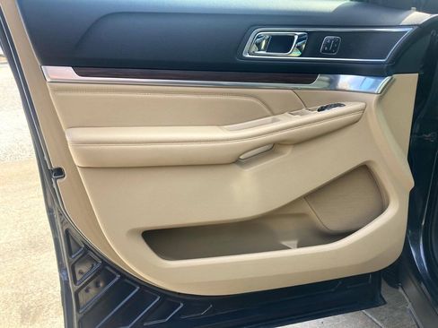 Used 2017 Ford Explorer Limited w/ Equipment Group 301A FWD image 16