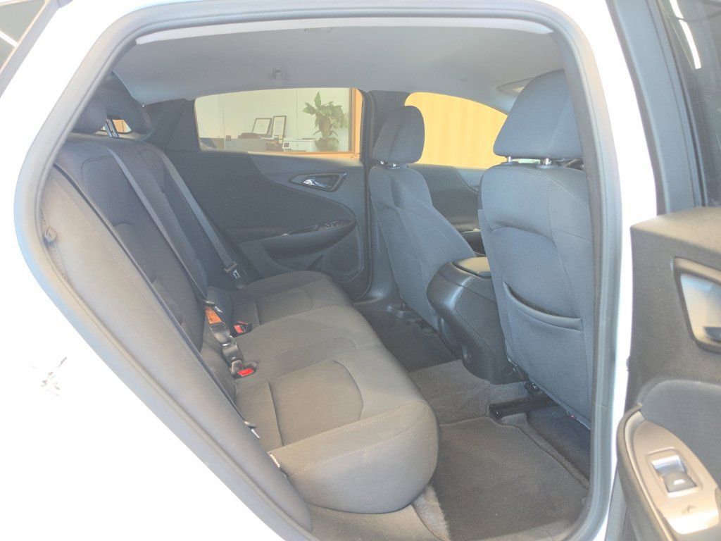 Used 2025 Chevrolet Malibu RS FWD image 43