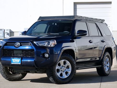Used 2022 Toyota 4Runner SR5 Premium image 2