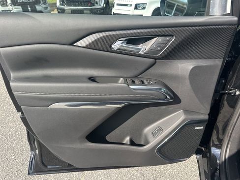 Used 2025 Chevrolet Traverse High Country image 33