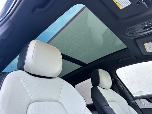 Certified 2024 Porsche Cayenne S image 17