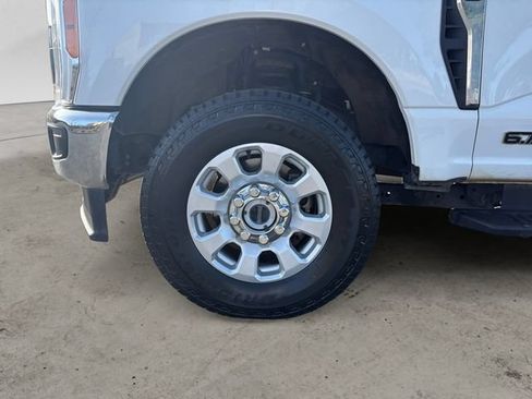 Used 2023 Ford F350 XLT AWD/4WD image 9