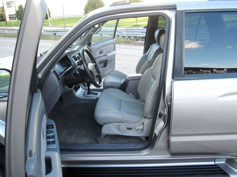 Used 2002 Toyota 4Runner SR5 RWD image 18