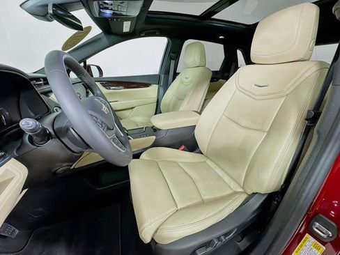 Used 2017 Cadillac XT5 Luxury w/ Driver Awareness Package AWD/4WD image 11