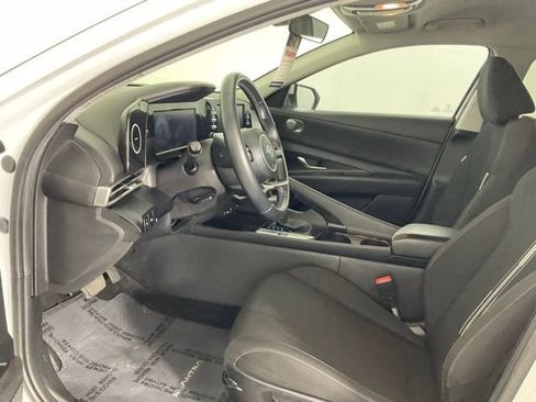 Used 2022 Hyundai Elantra SEL w/ Convenience Package FWD image 10